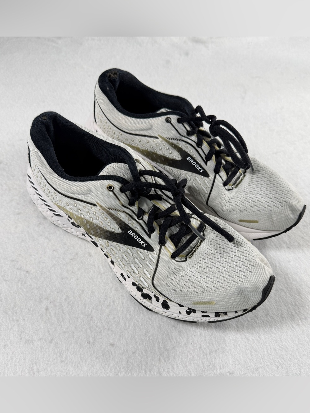 Brooks Adrenaline GTS 21 Snow Leopard Running Shoes Women’s 9 White Black EUC